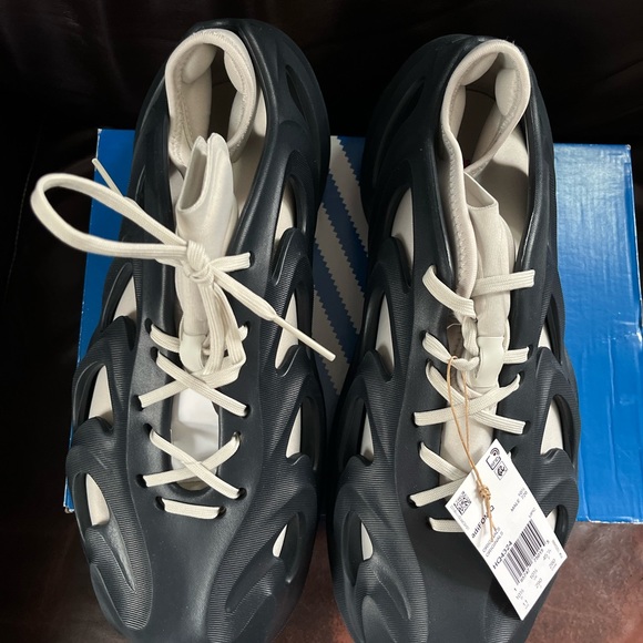 Adidas AdiFoam Q   Size 11 - Picture 2 of 5